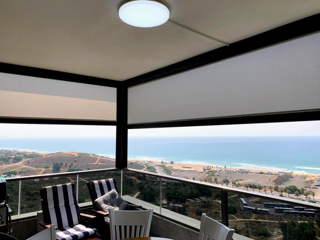 מסכי זיפ בבת ים